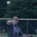 ボールを投げる動作